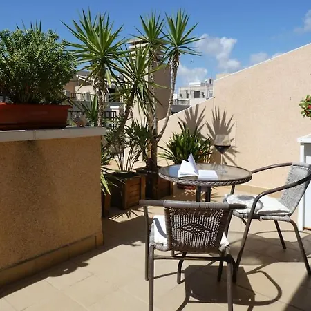 Large Duplex Penthouse 3 Minutes From The Apartment